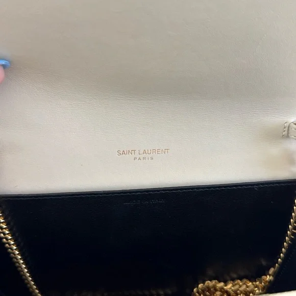 Yves Saint Laurent off white Croc-Embossed Clutch with detachable chain - Picture 3 of 5